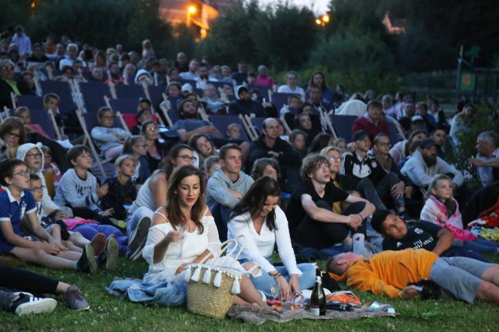 Aout cinema plein air jardin public